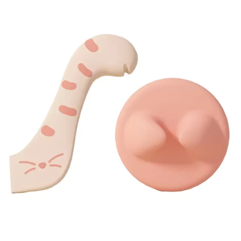 Ultimate Purr-fect Lid for Cat Food: Keep It Fresh and Your Cat Happy with Our Stylish Spoon Seal!